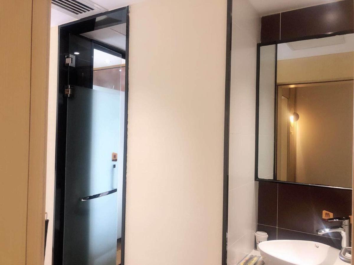 Iu Hotel Guiyang Olympic Sports Center China Resources Vientiane Exteriör bild